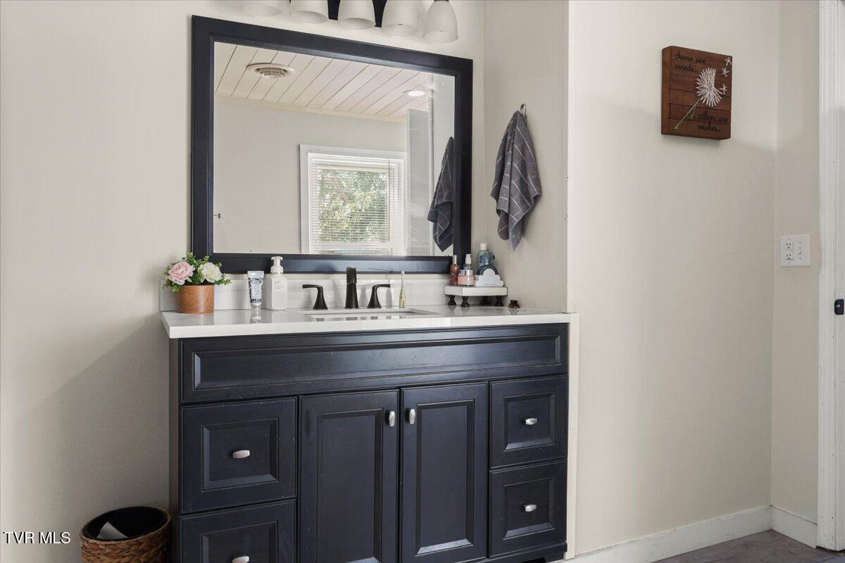 2829-2839 Rock Springs Road Kingsport, TN 37664 - Photo 33 of 53 33-Master Bathroom