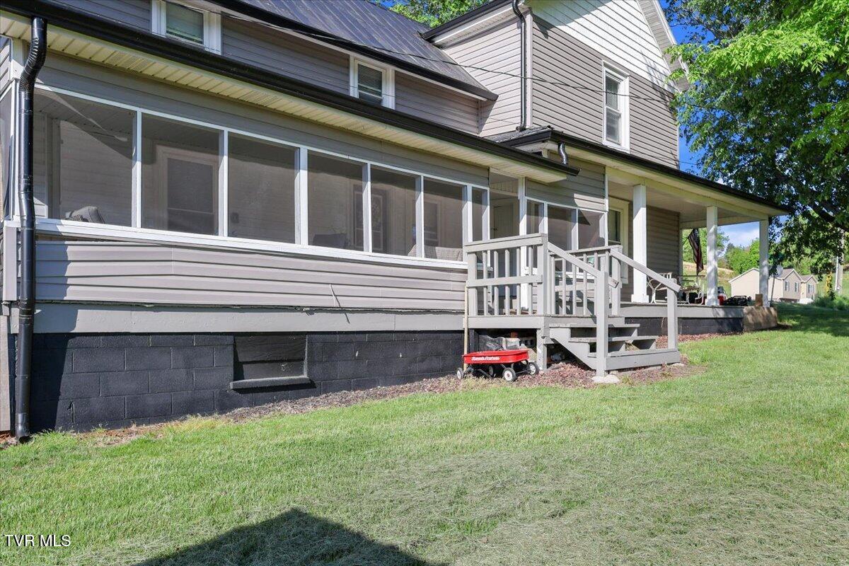 2829-2839 Rock Springs Road Kingsport, TN 37664 - Photo 35 of 53 35-Side to Covered Patio