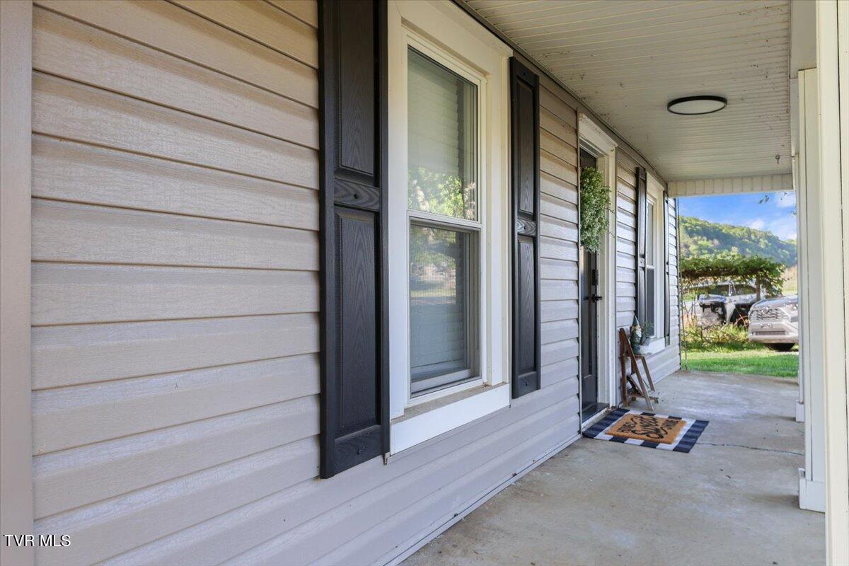 2829-2839 Rock Springs Road Kingsport, TN 37664 - Photo 5 of 53 05-Front Porch