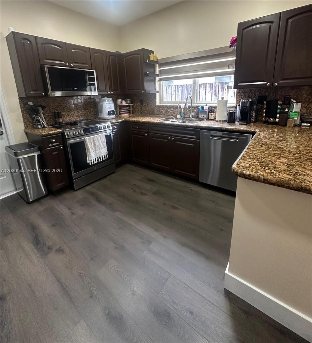 15490 Southwest 10th Street Miami, FL 33194 - Photo 12 of 34
