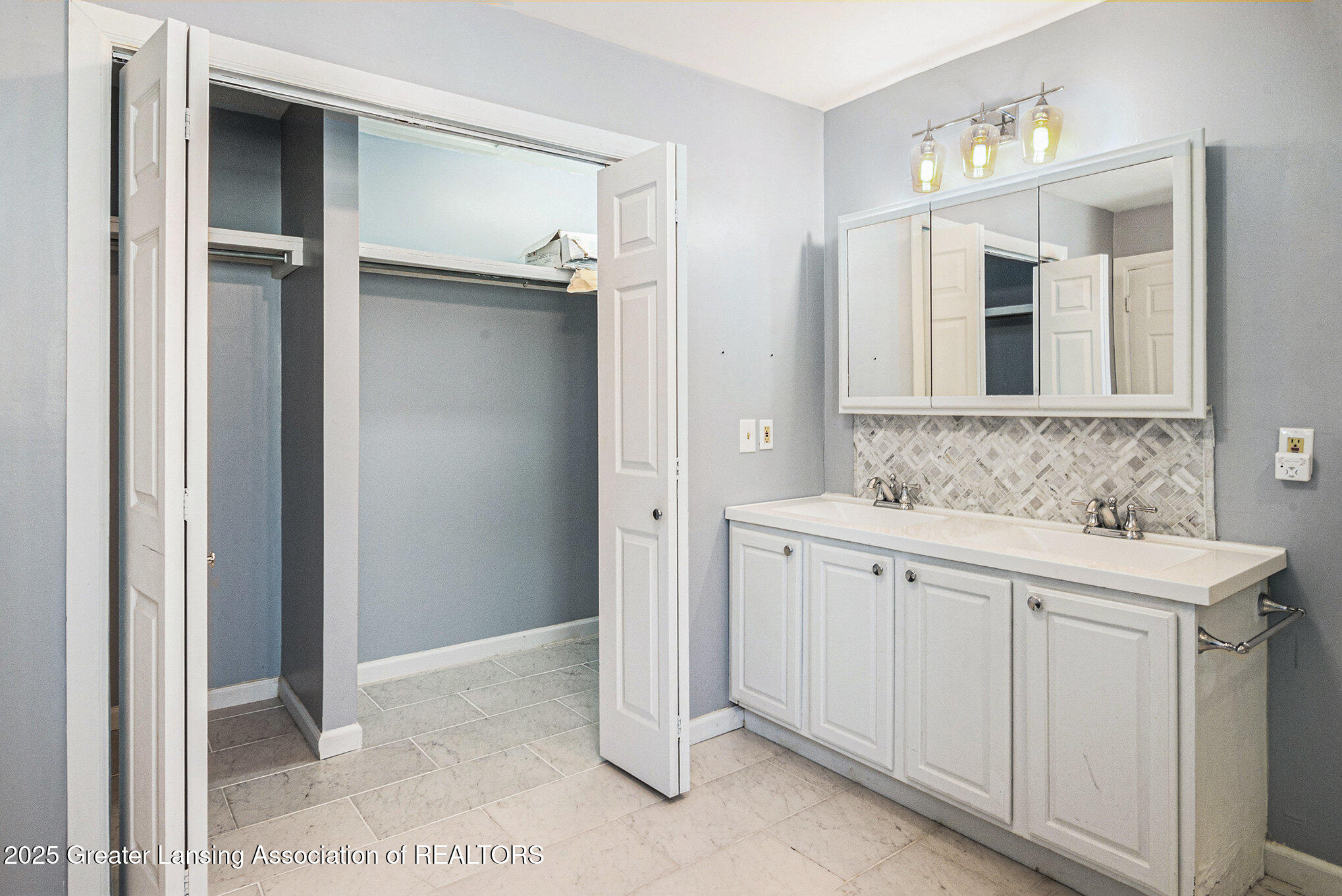 5327 Hughes Road Lansing, MI 48911 - Photo 13 of 27 013_file_723