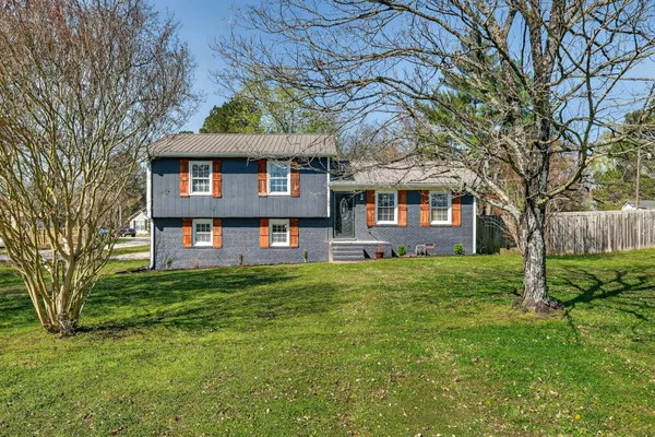 a view of a house with a yard