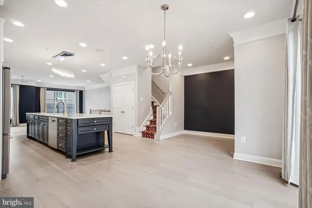 a view of a livingroom with furniture