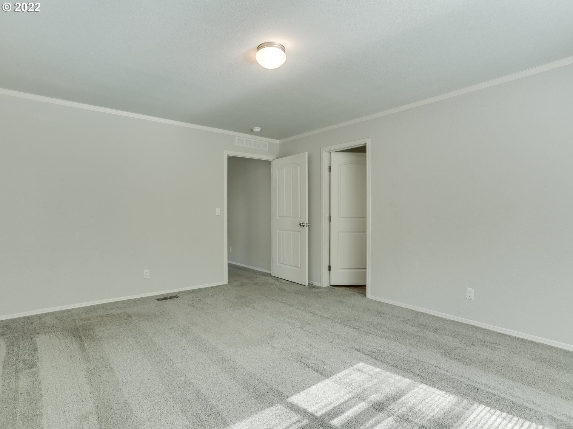 48 Southwest Ruckel Street Cascade Locks, OR 97014 - Photo 17 of 27 a view of an empty room