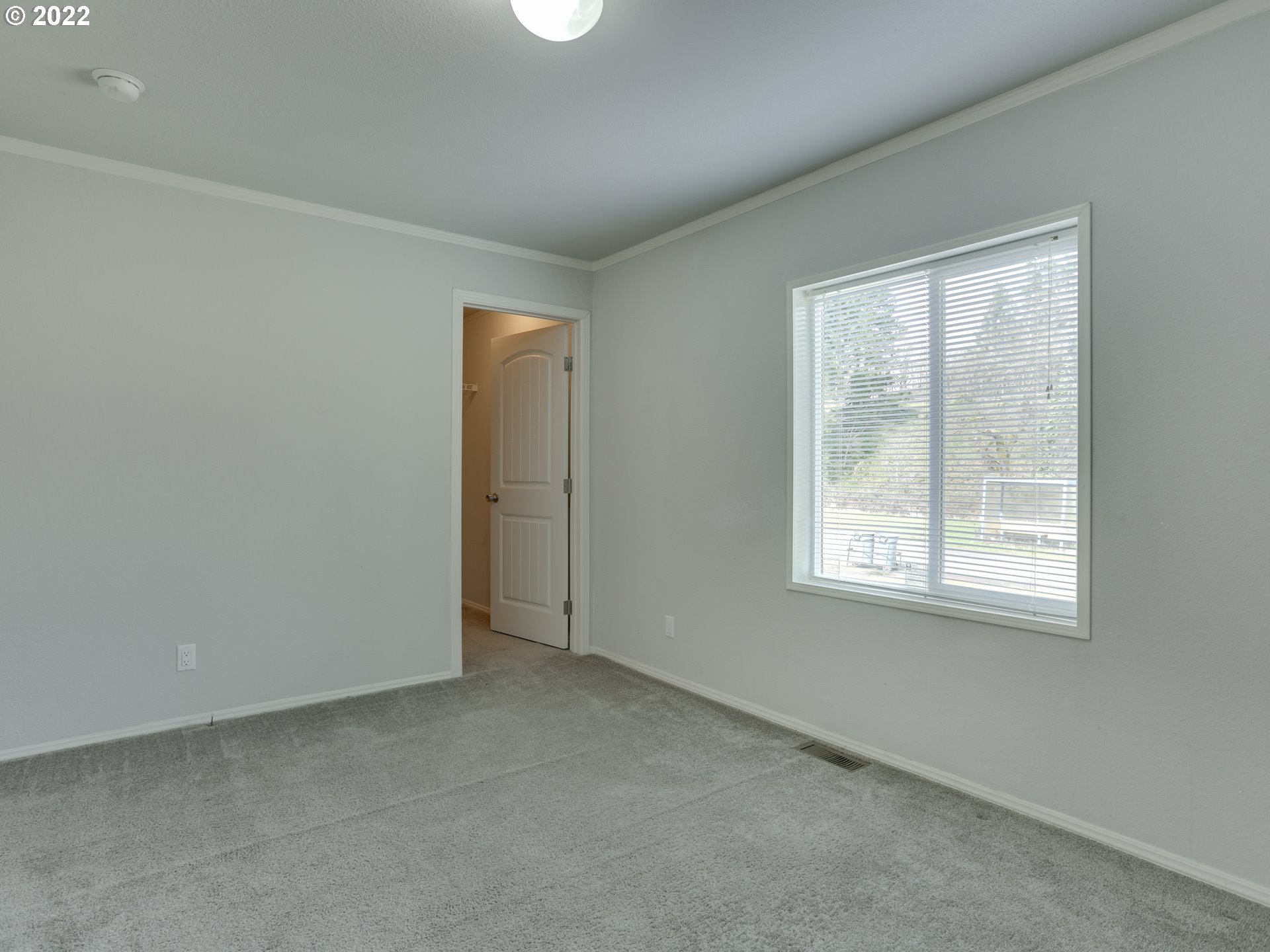 48 Southwest Ruckel Street Cascade Locks, OR 97014 - Photo 23 of 27 an empty room with a window