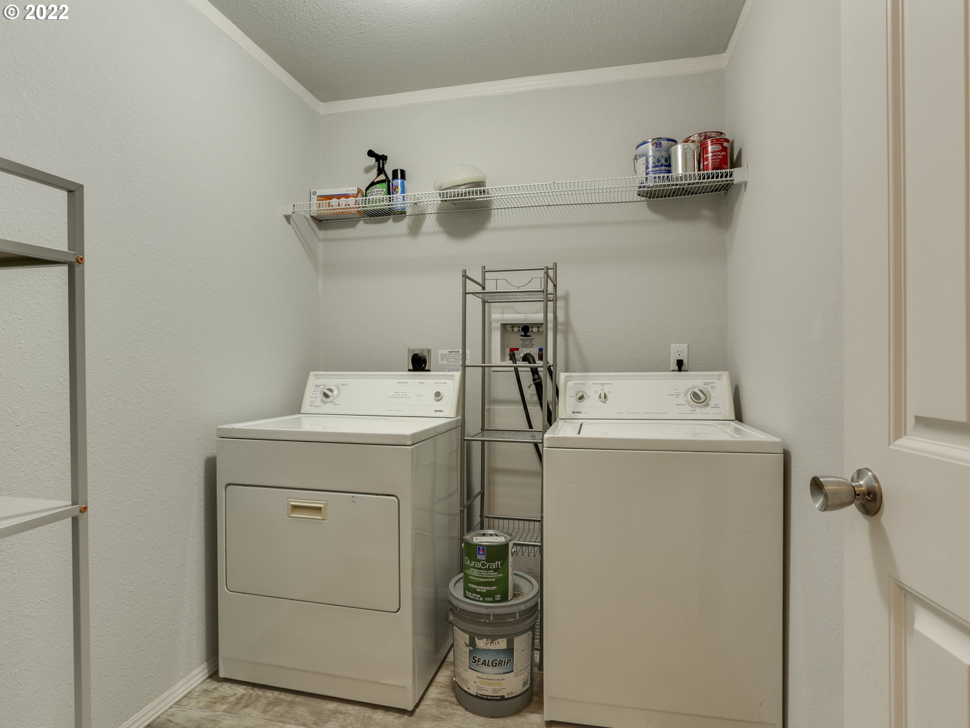 48 Southwest Ruckel Street Cascade Locks, OR 97014 - Photo 25 of 27 a utility room with dryer and washer