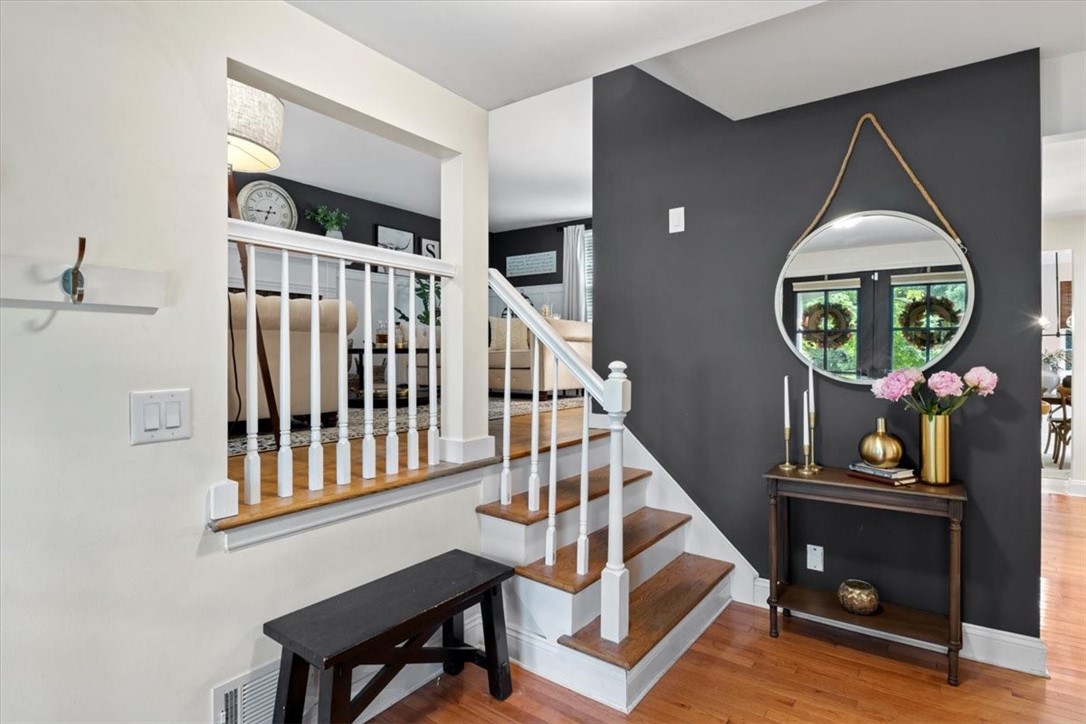 606 Hard Road Webster, NY 14580 - Photo 4 of 45