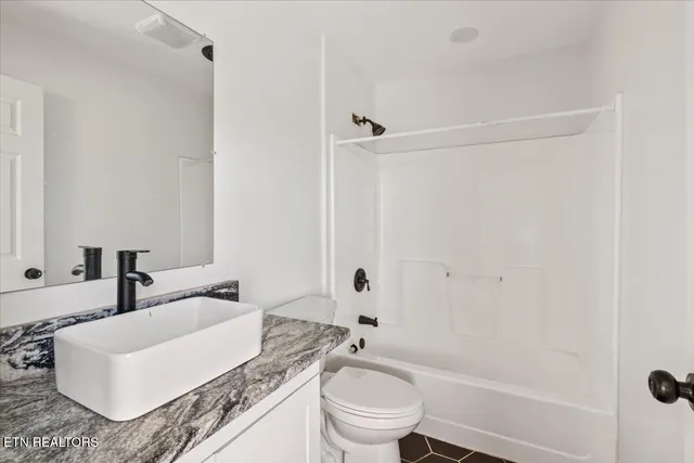 $265,000 | 8075 Highway 63, Speedwell, TN 37870