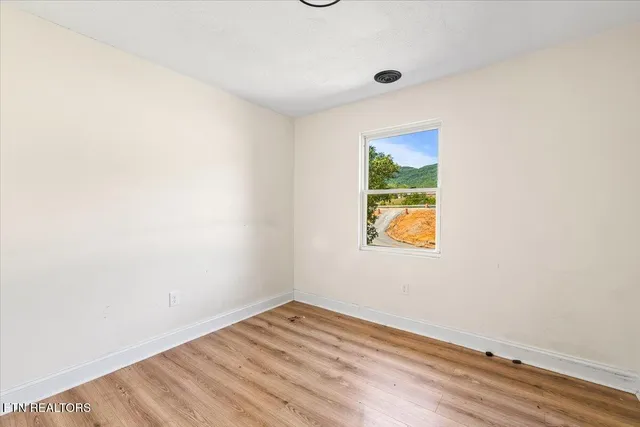 $265,000 | 8075 Highway 63, Speedwell, TN 37870