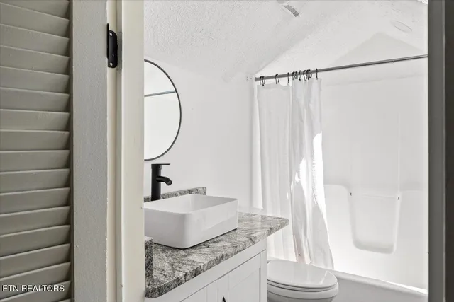 $265,000 | 8075 Highway 63, Speedwell, TN 37870