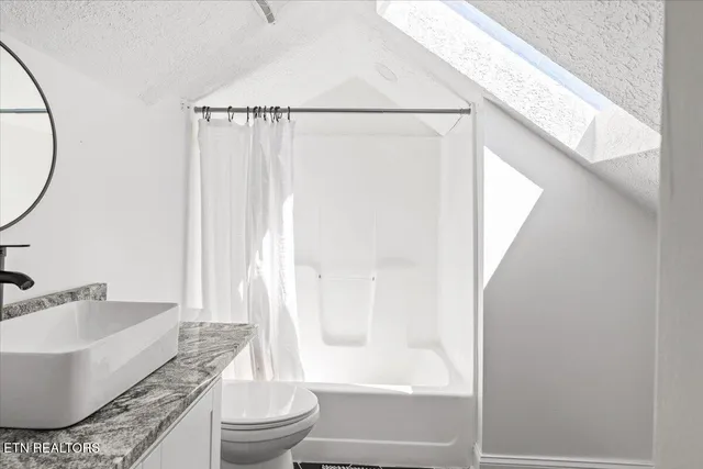 $265,000 | 8075 Highway 63, Speedwell, TN 37870