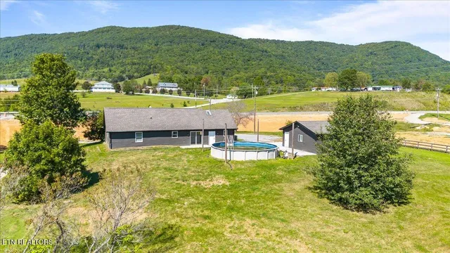 $265,000 | 8075 Highway 63, Speedwell, TN 37870