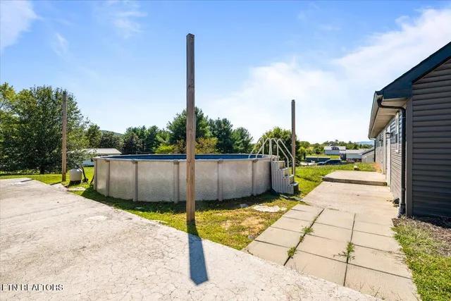 $265,000 | 8075 Highway 63, Speedwell, TN 37870