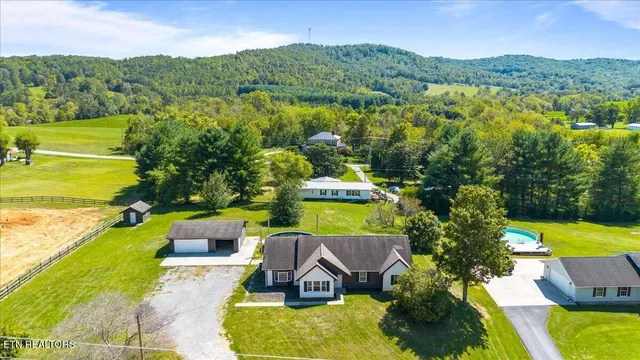 $265,000 | 8075 Highway 63, Speedwell, TN 37870
