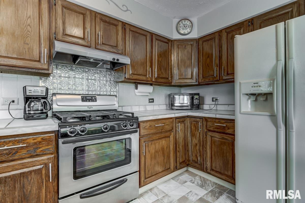 1 Buecker Lane Springfield, IL 62707 - Photo 6 of 38