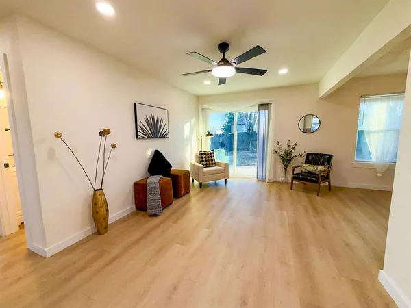 $1,995 | 308 East Bourn Street, Rockwall, TX 75087