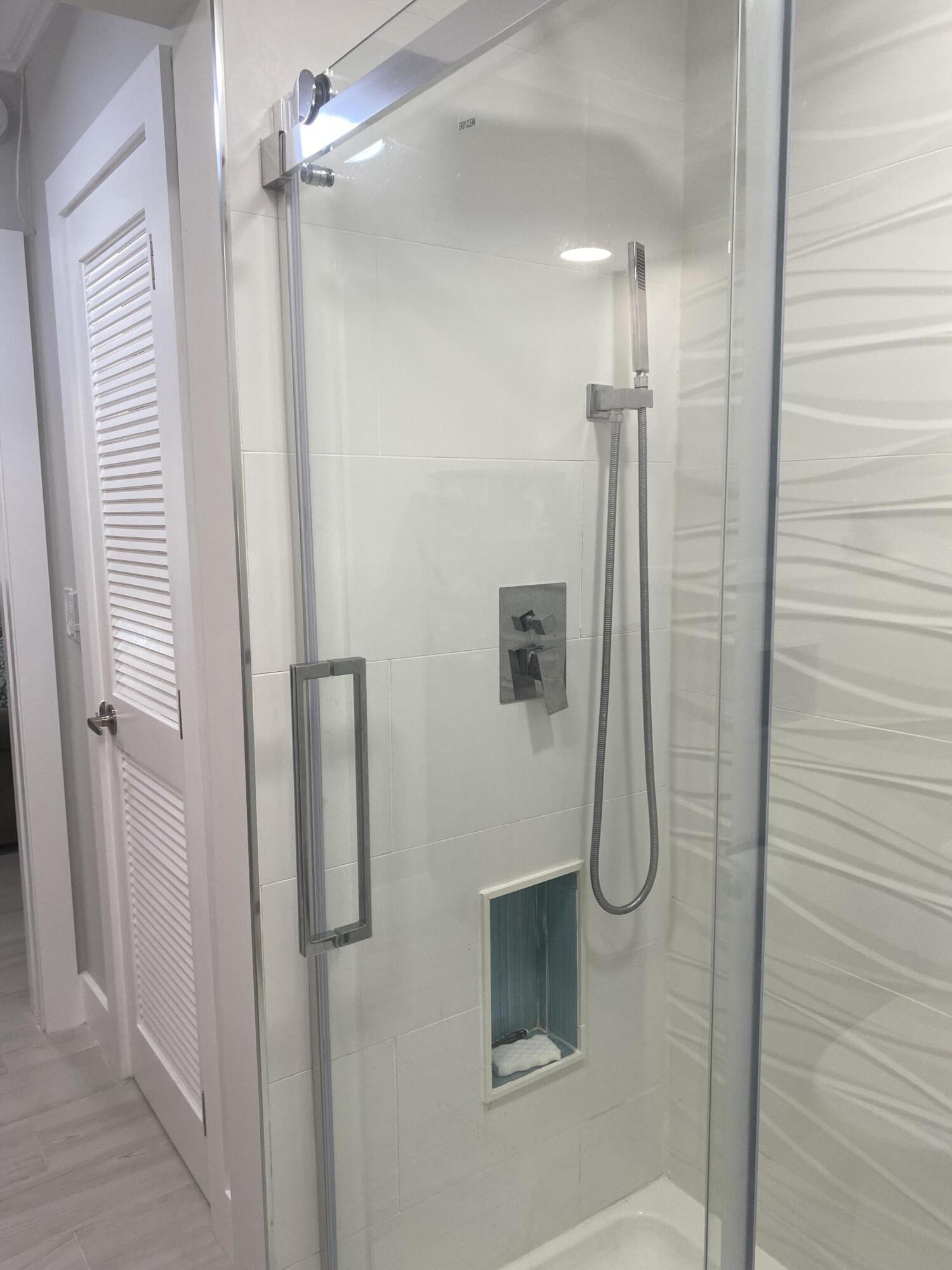 31 South Golfview Road, Unit 5 Lake Worth Beach, FL 33460 - Photo 8 of 11 a bathroom with a shower