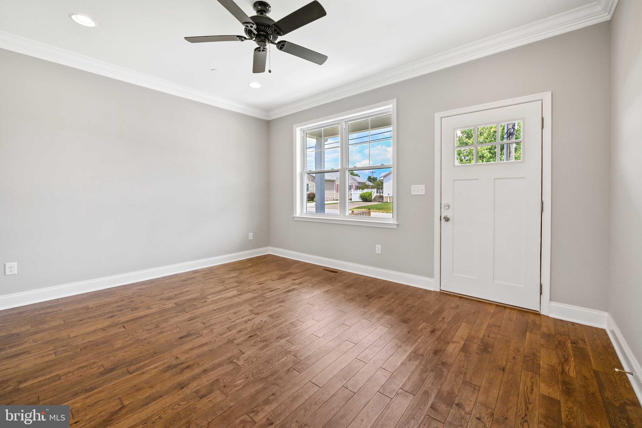 8518 Jenkins Road Pasadena, MD 21122 - Photo 3 of 38