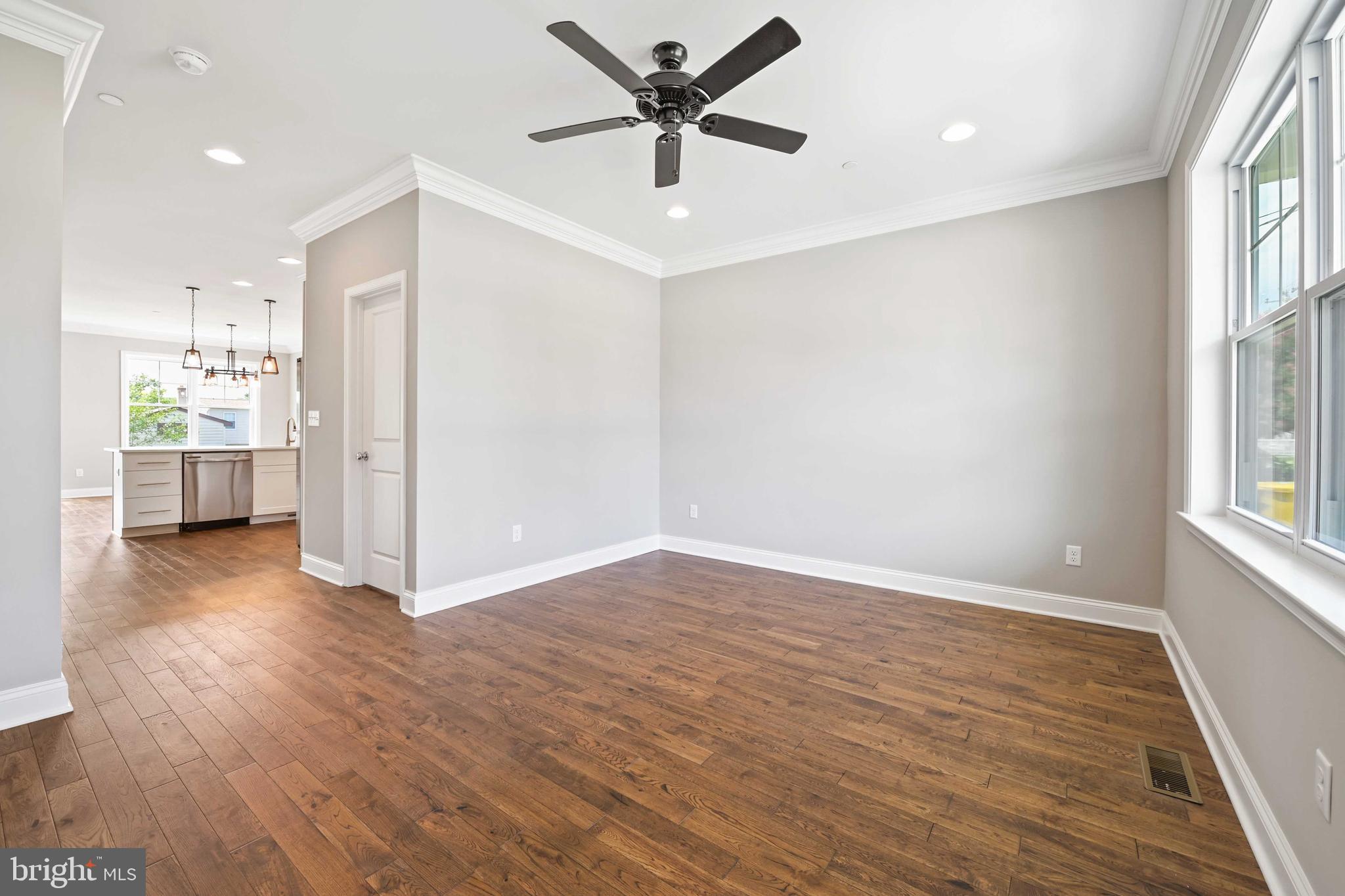 8518 Jenkins Road Pasadena, MD 21122 - Photo 4 of 38