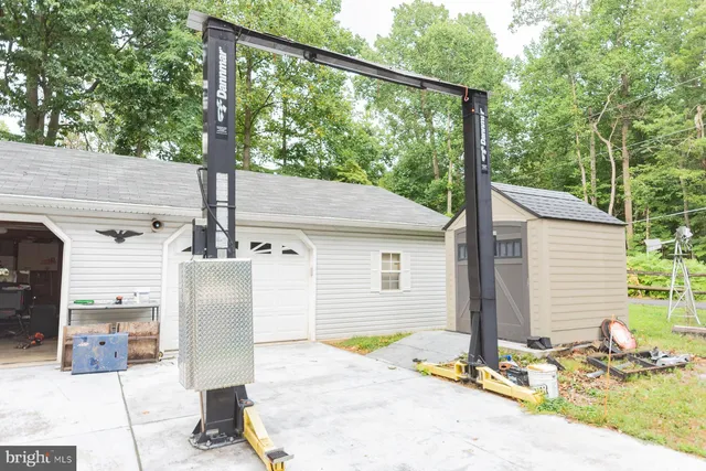 a house view with a outdoor space