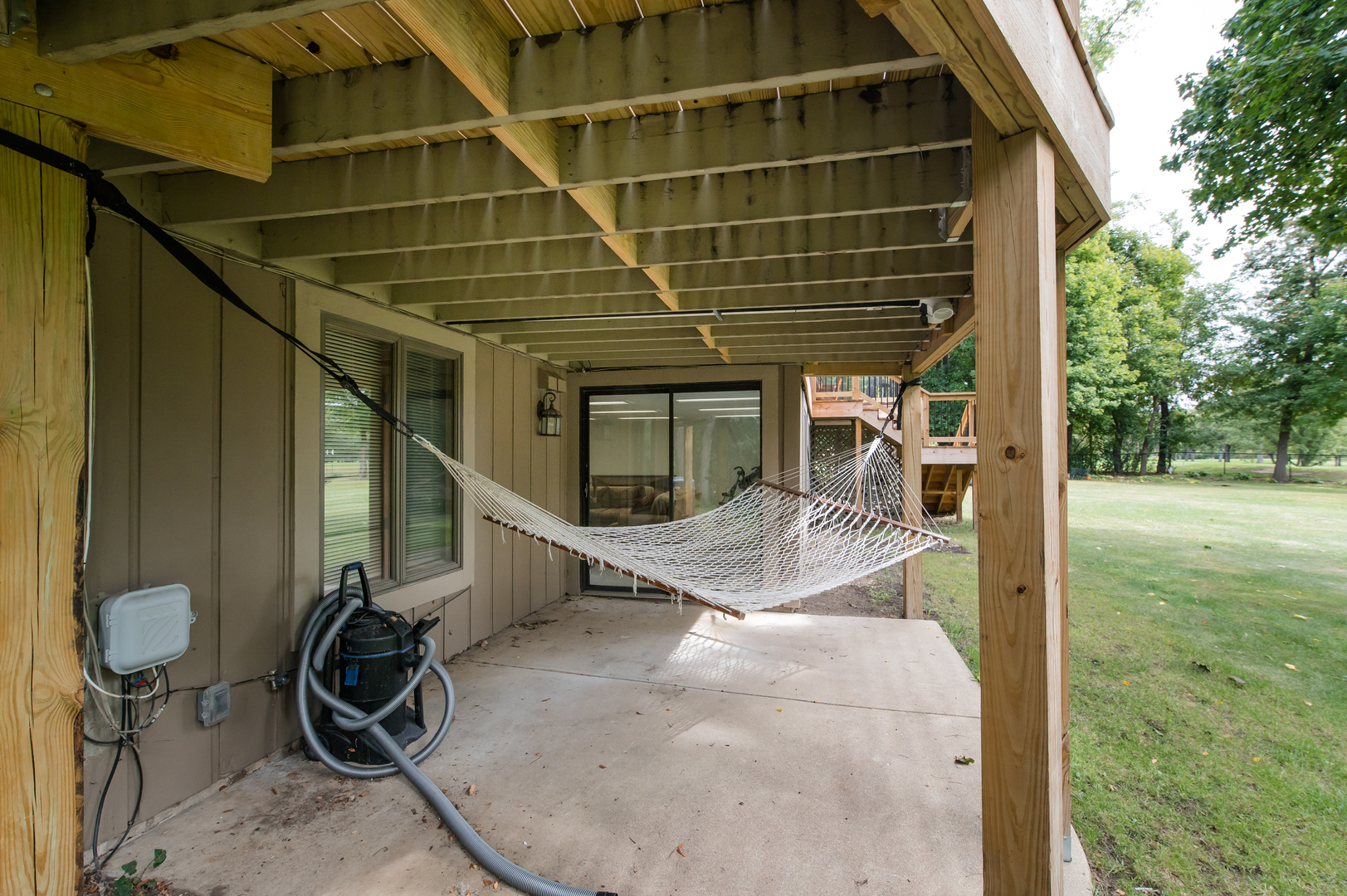 11-n060 Johnstoun Road Elgin, IL 60124 - Photo 12 of 44 a view of an chair and table in the patio