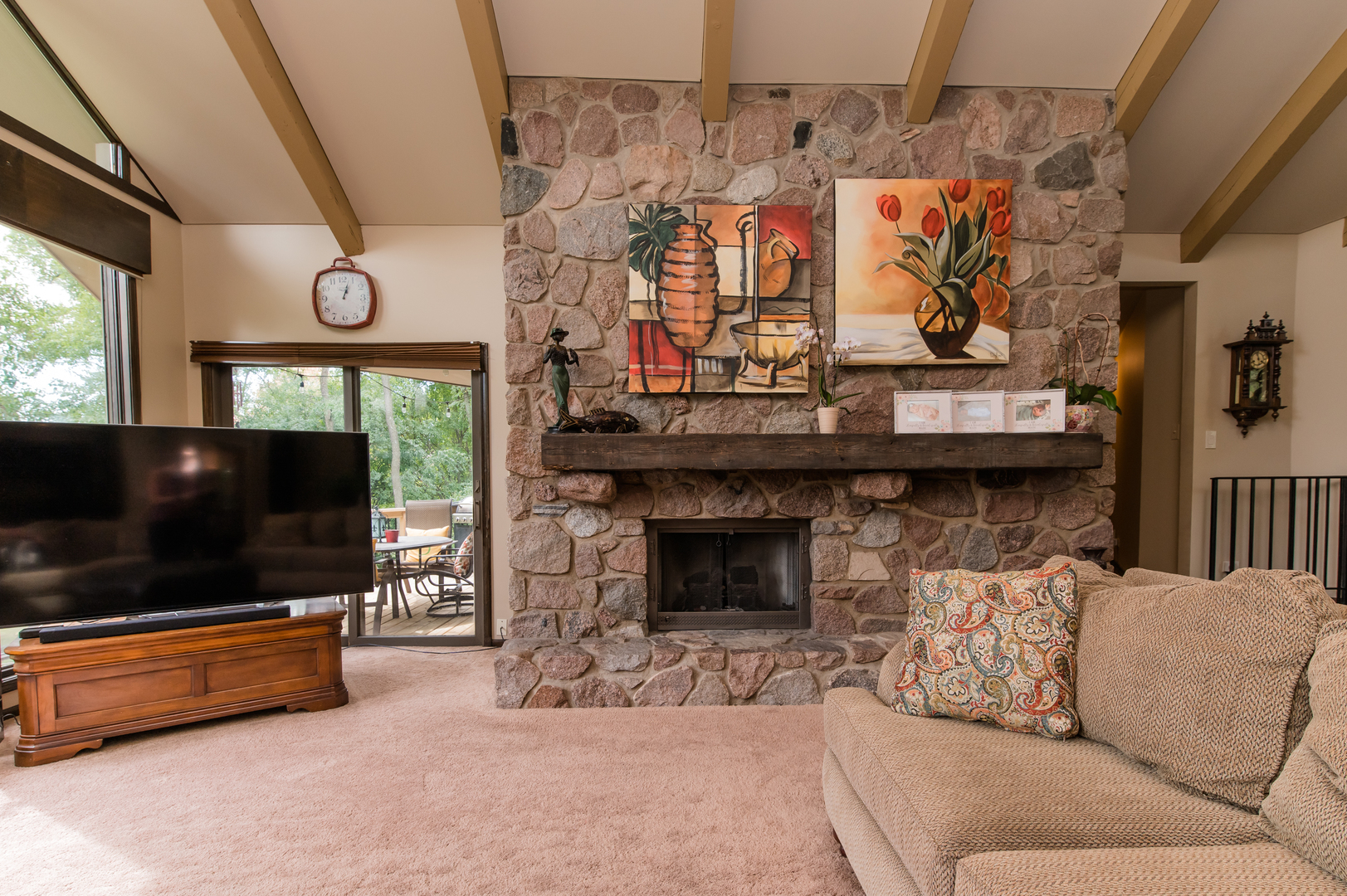 11-n060 Johnstoun Road Elgin, IL 60124 - Photo 19 of 44 a living room with furniture and a flat screen tv