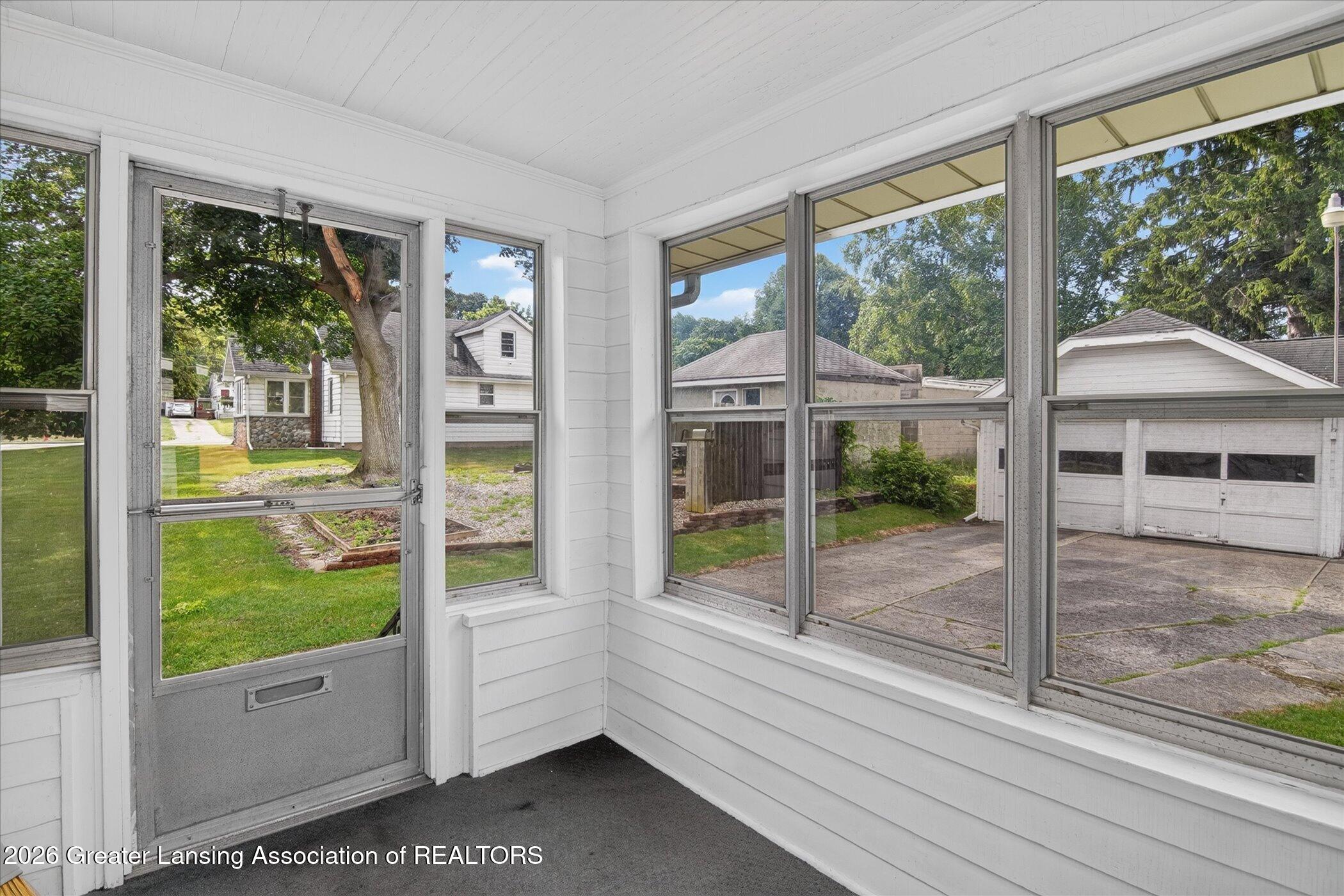 709 Rock Street Jackson, MI 49202 - Photo 43 of 53 44-709-Rock-St-WindowStill