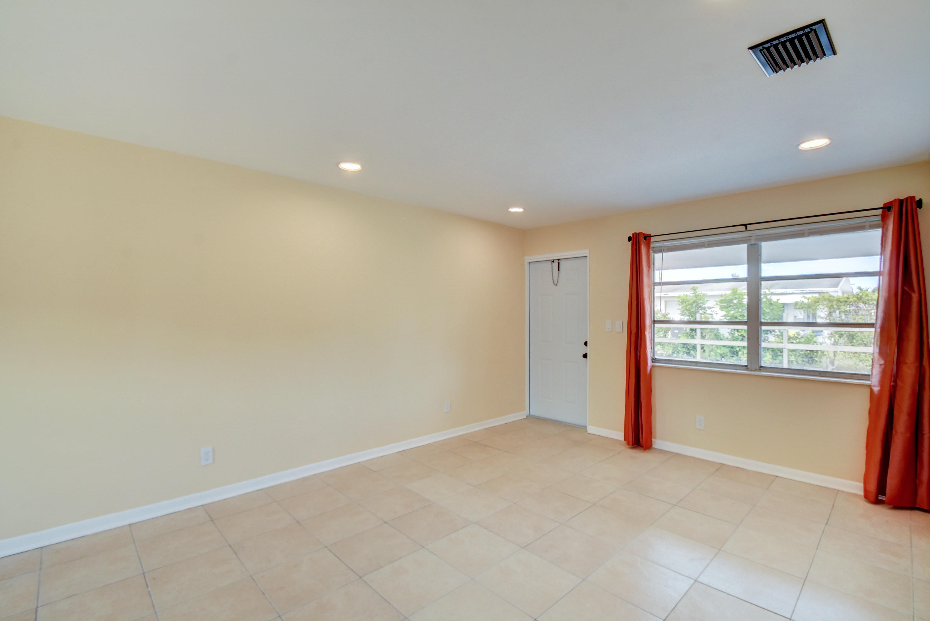 729 Ridge Road, Unit 1 Lantana, FL 33462 - Photo 5 of 18 LIVINGROOM