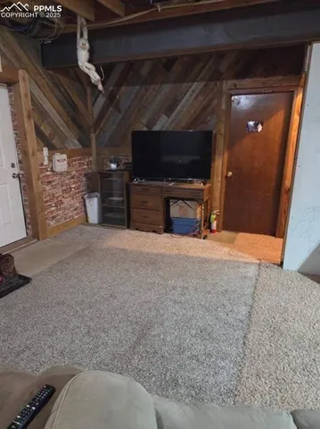 a bed room with a bed