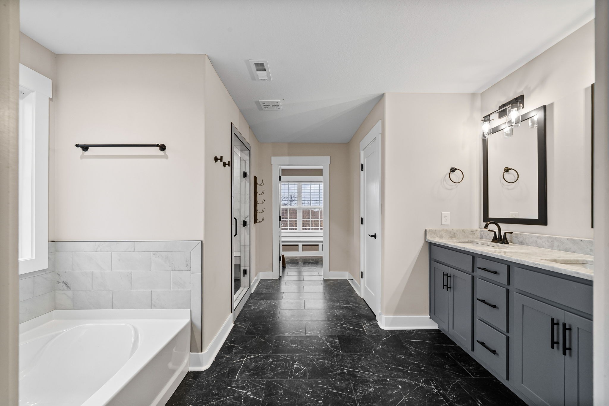2854 Benton Ridge Road Palmyra, TN 37142 - Photo 32 of 64 a bathroom with a bathtub and a sink