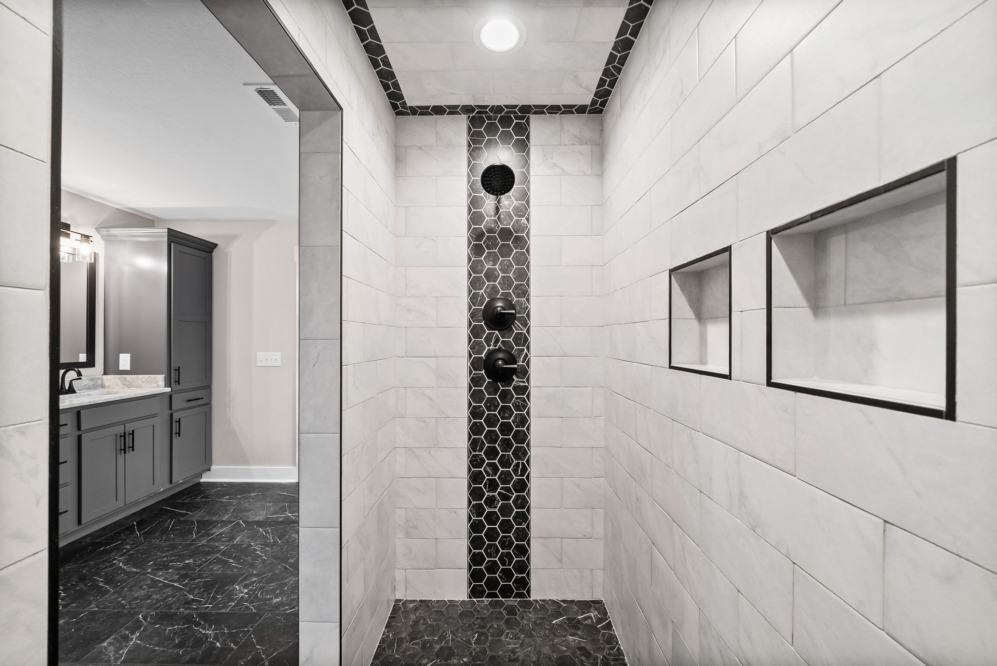 2854 Benton Ridge Road Palmyra, TN 37142 - Photo 36 of 64 a bathroom with a shower