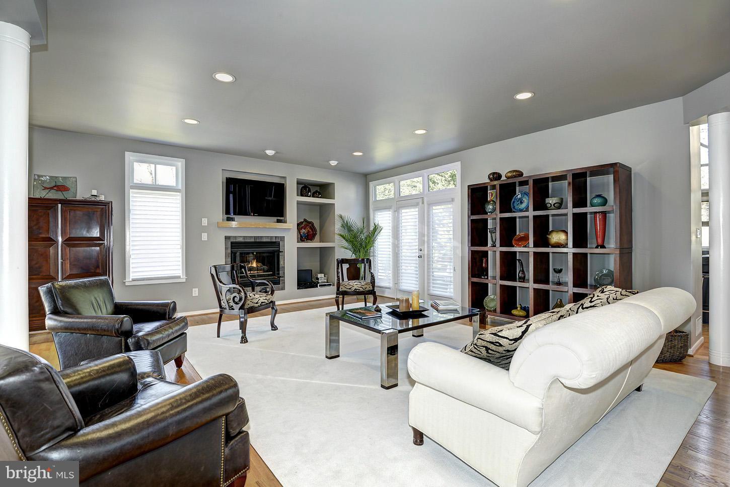 1447 Waterfront Road Reston, VA 20194 - Photo 4 of 29 Living Room