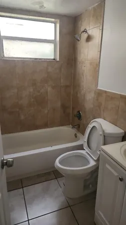 $1,900 | 2175 Northeast 169th Street, Unit 107, North Miami Beach, FL 33162