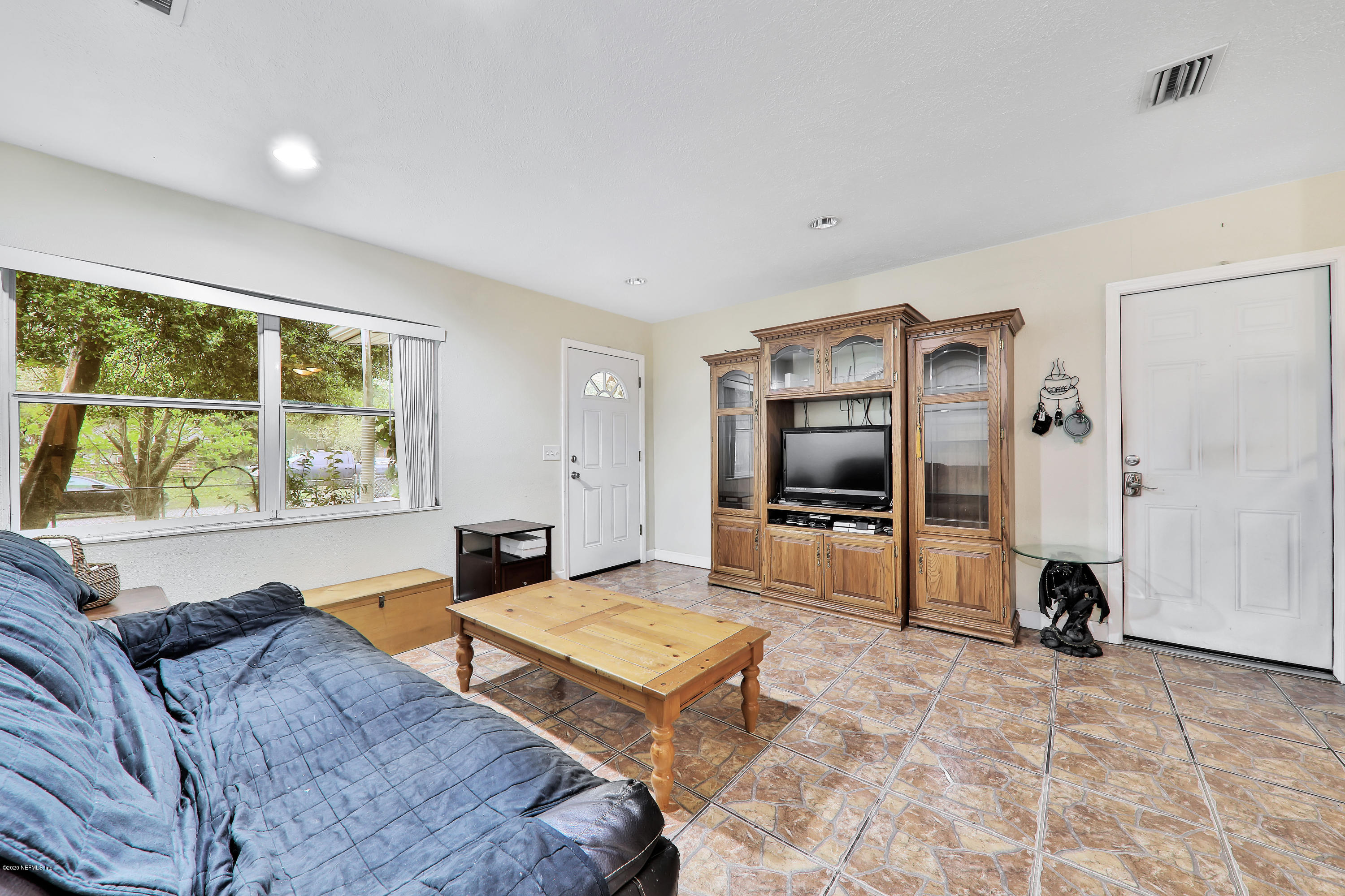 4250 Varner Road Jacksonville, FL 32210 - Photo 6 of 21 Living Room