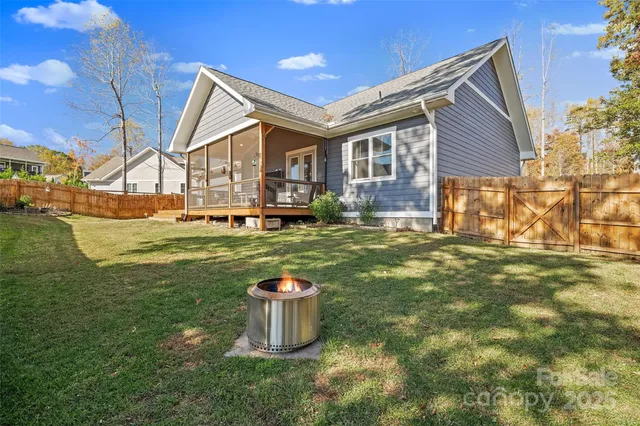a view of a house with backyard and sitting area
