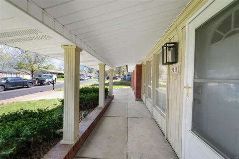 $299,900 | 2911 Hubert Drive, St. Louis, MO 63125