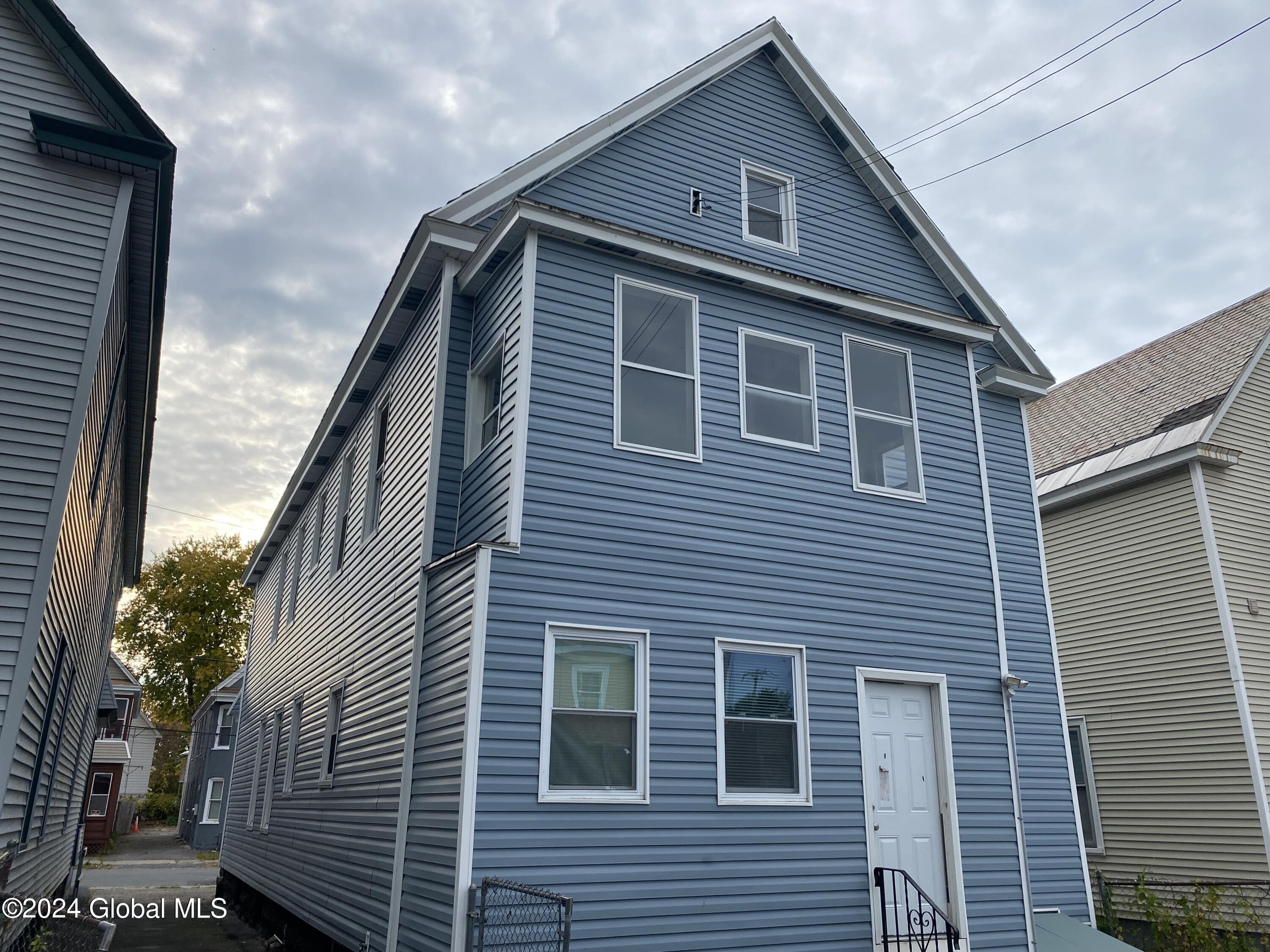 809 Grant Avenue Schenectady, NY 12307 - Photo 3 of 24 IMG_5862