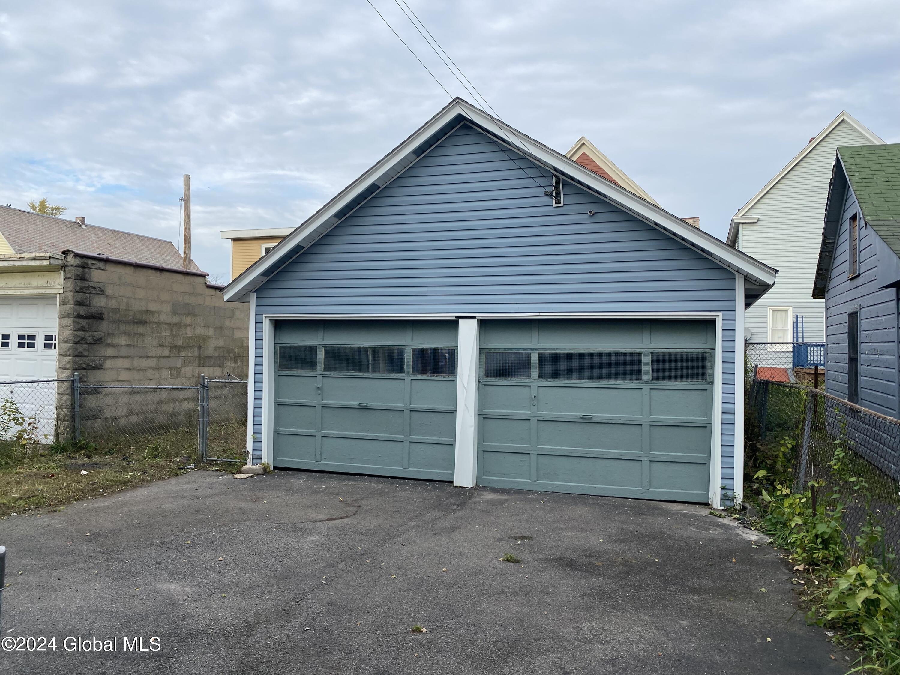 809 Grant Avenue Schenectady, NY 12307 - Photo 4 of 24 IMG_5861