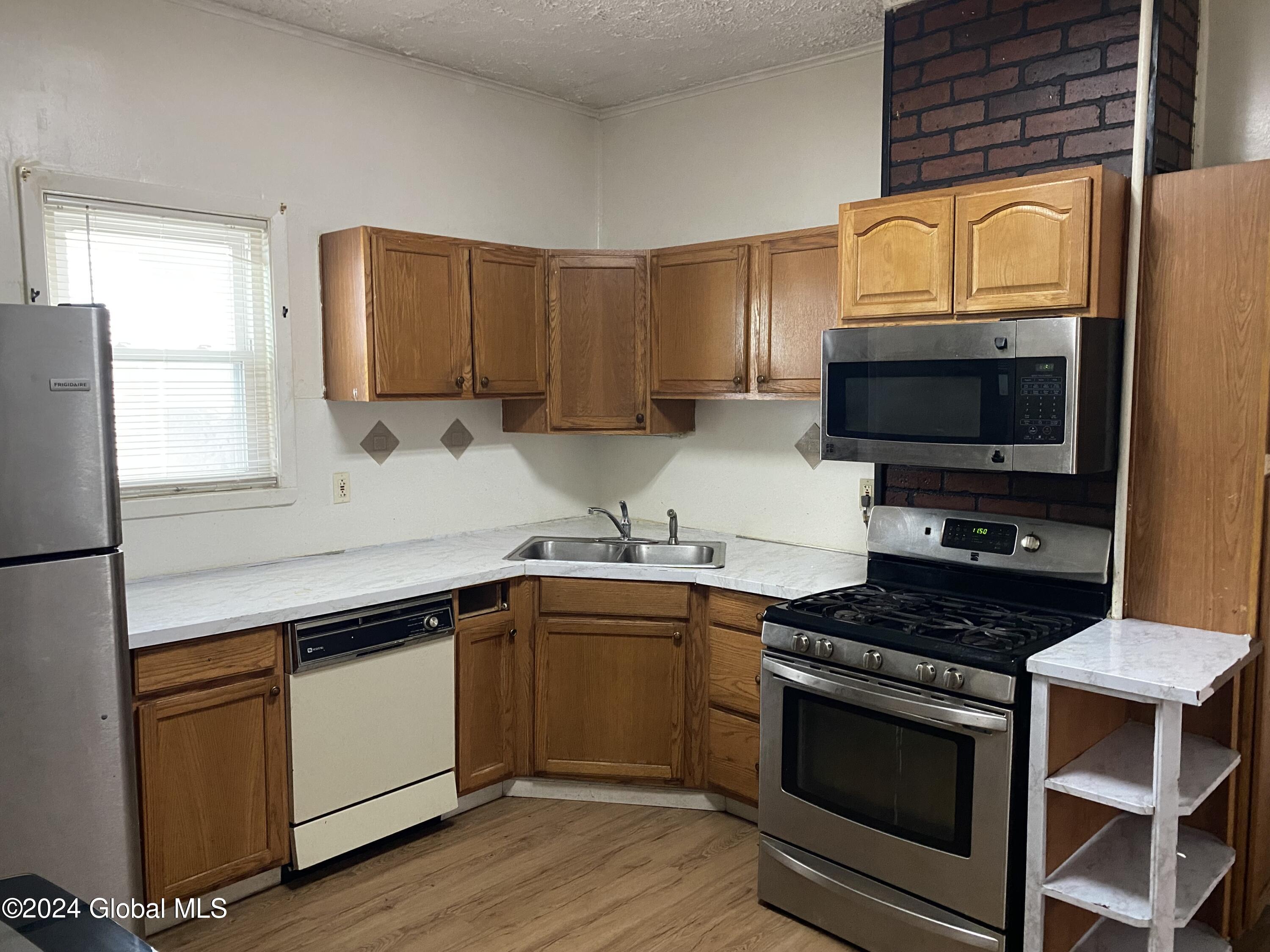 809 Grant Avenue Schenectady, NY 12307 - Photo 10 of 24 IMG_5874