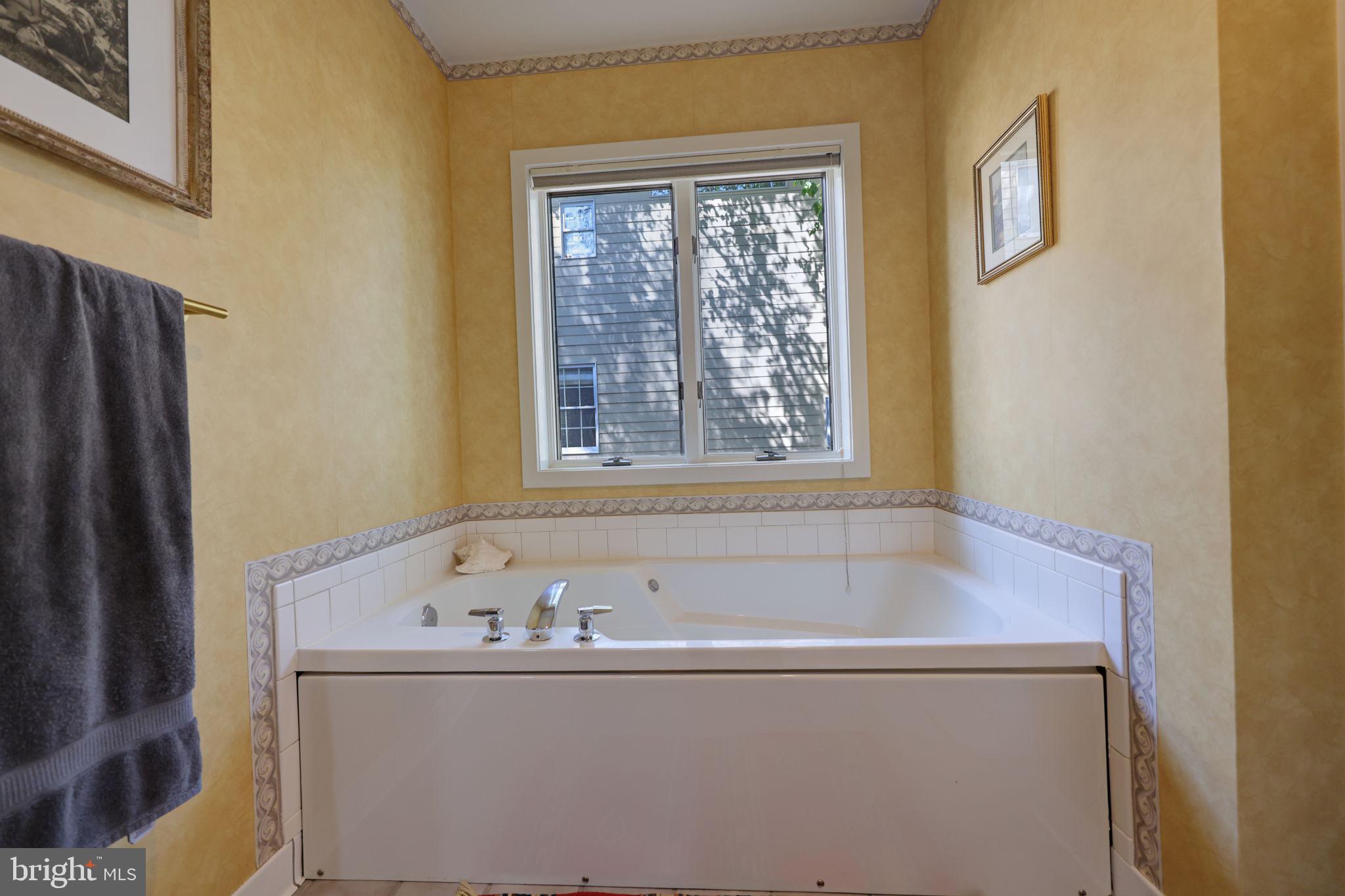 1410 Cedar Avenue McLean, VA 22101 - Photo 17 of 61 a bath tub sitting next to a window