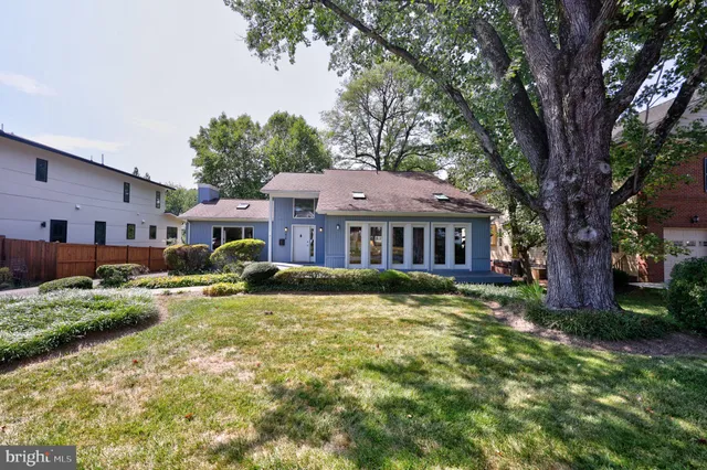 a view of a house with a tree