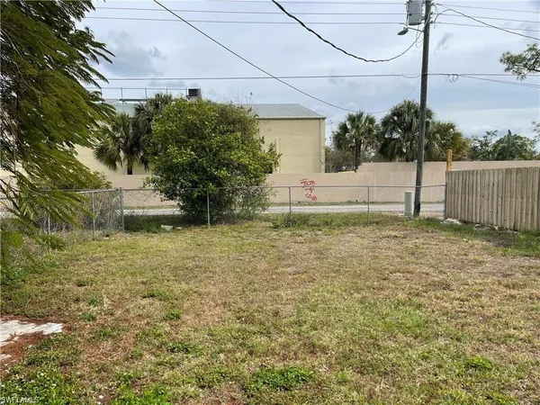 $1,800 | 2036 41st Street Southwest, Unit B, Naples, FL 34116