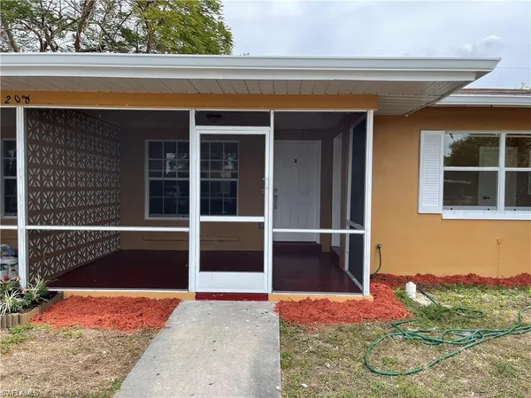 $1,800 | 2036 41st Street Southwest, Unit B, Naples, FL 34116