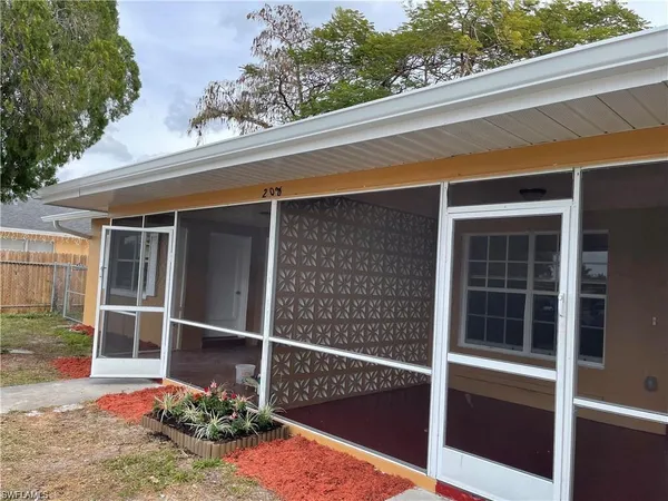 $1,800 | 2036 41st Street Southwest, Unit B, Naples, FL 34116
