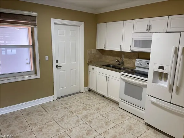 $1,800 | 2036 41st Street Southwest, Unit B, Naples, FL 34116