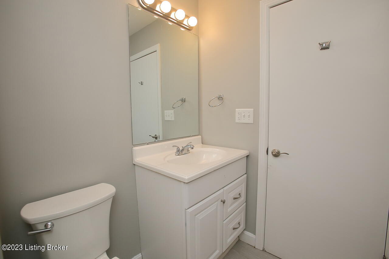 3454 Fern Lea Road Louisville, KY 40216 - Photo 29 of 56 Primary Bath