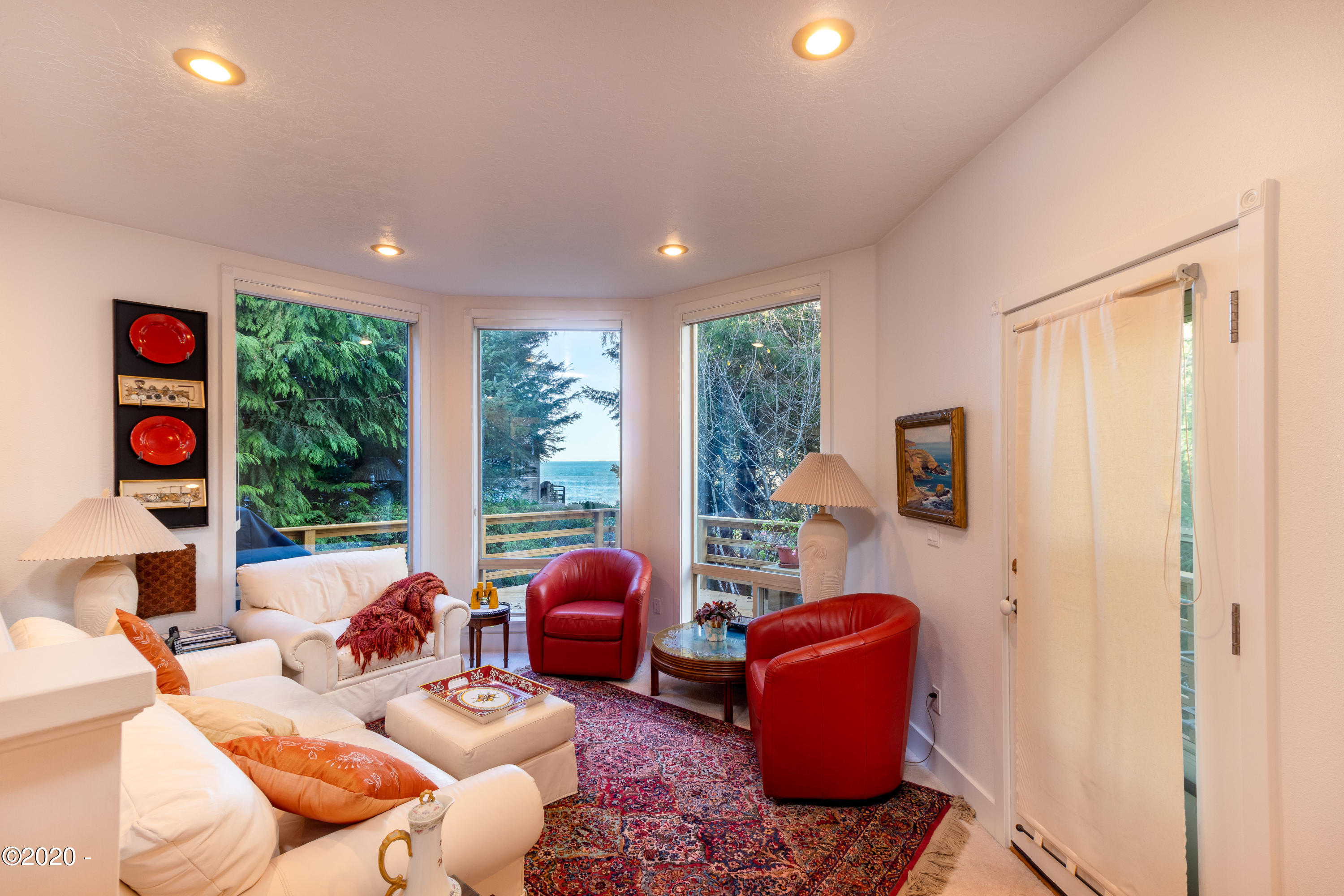 225 Southwest Midden Reach Depoe Bay, OR 97341 - Photo 4 of 35 Great Room