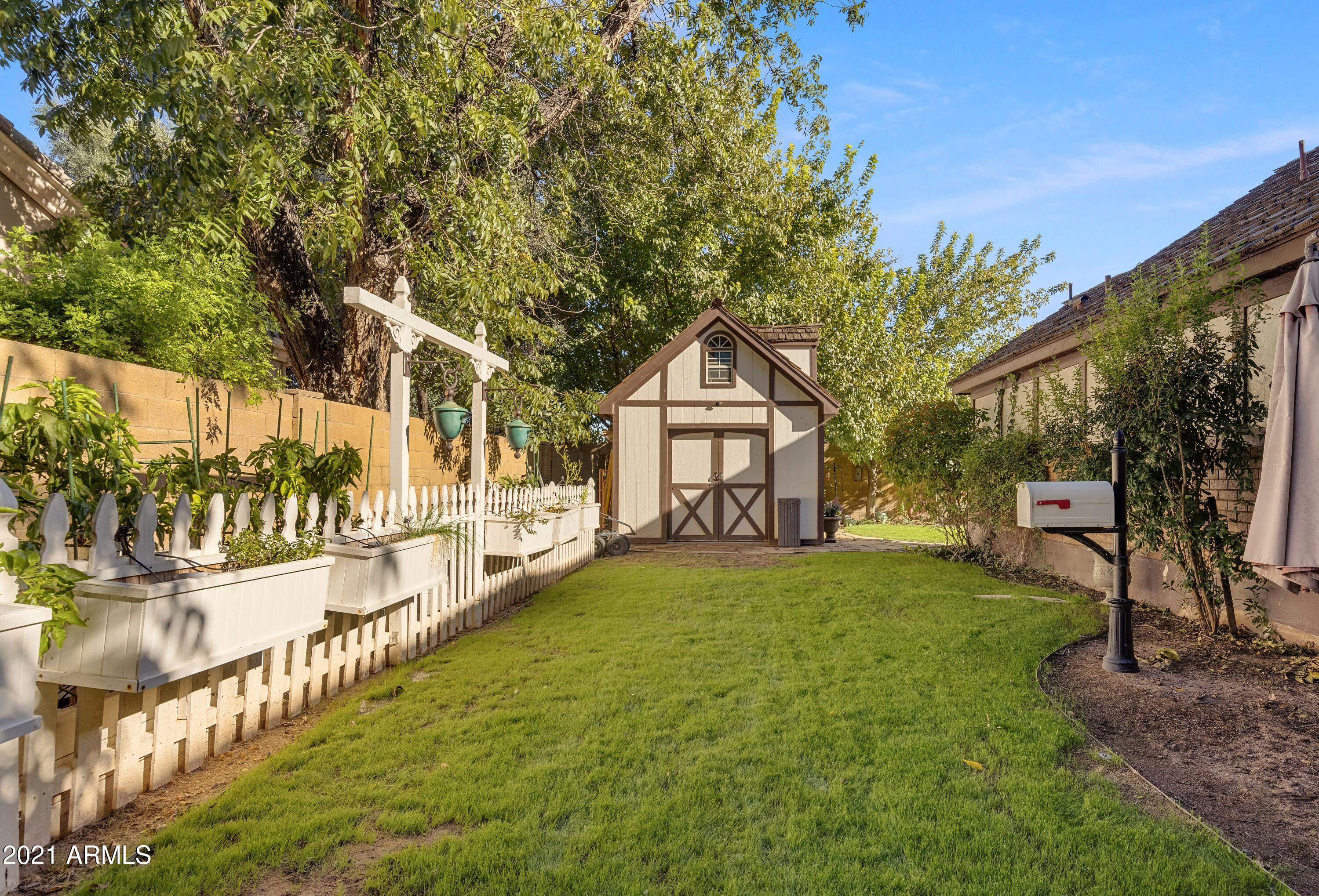 145 North Riata Street Gilbert, AZ 85234 - Photo 41 of 62 Garden on North Side