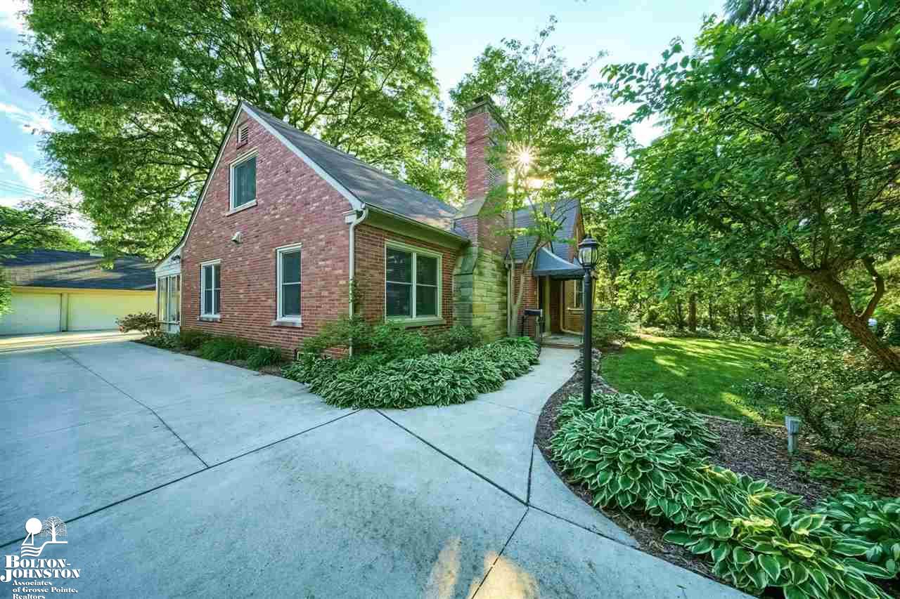 285 Moross Road Grosse Pointe Farms, MI 48236 - Photo 2 of 50