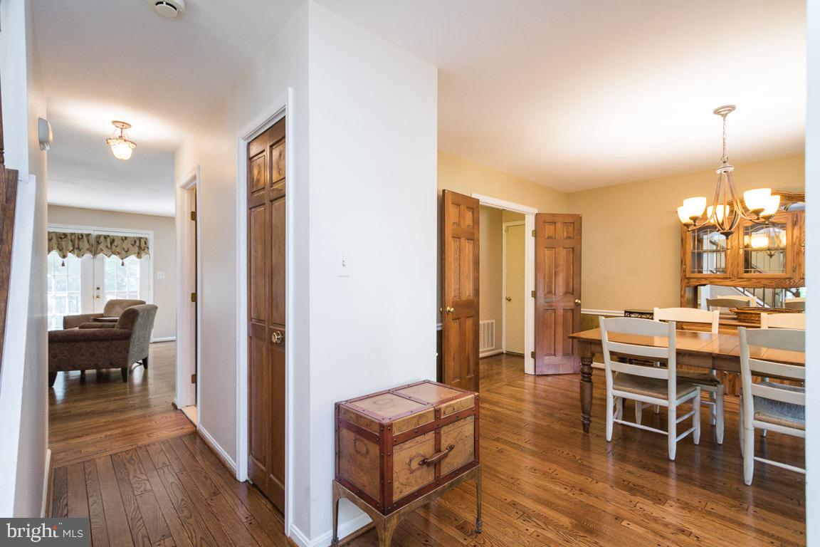 7722 Modisto Lane Springfield, VA 22153 - Photo 5 of 40 Gallery Image 5